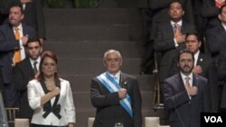 La ceremonia marcó la asunción de los cargos de la nueva vicepresidenta Roxana Baldett, el nuevo presidente de Guatemala, Otto Perez Molina, y el presidente del Congreso, Gudy Rivera.