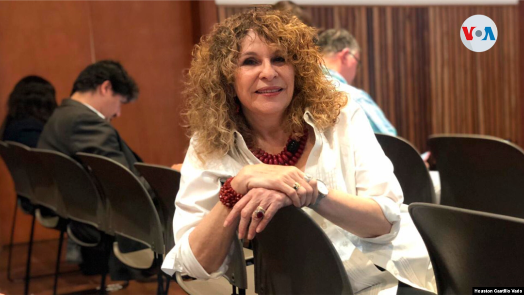 Poeta Gioconda Belli durante una entrega de premios de la Fundación Violeta de Chamorro. [Foto: Houston Castillo Vado/VOA]