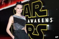 ARSIP – Daisy Ridley berpose untuk para fotografer setelah tiba di penayangan film perdana di Eropa “Star Wars: The Force Awakens” di London, 16 Desember 2015