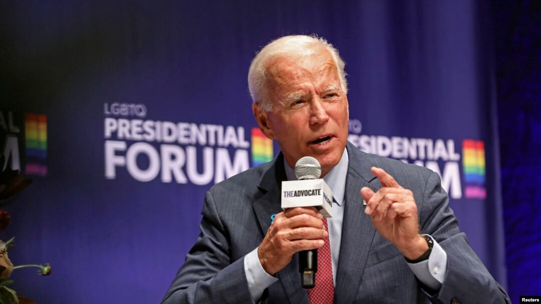 Kandidat presiden AS Joe Biden dari partai Demokrat, berbicara di One Iowa dan GLAAD LGBTQ Presidential Forum di Cedar Rapids, Iowa, 20 September 2019. 
