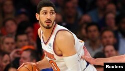 터키 출신으로 미국 프로농구 뉴욕 닉스 소속인 에네스 칸터 선수.