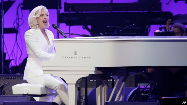 Lady Gaga biễu diễn tại buổi hòa nhạc.