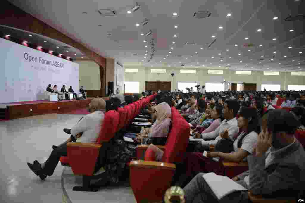 Cambodia hosts World Economic Forum on ASEAN in Phnom Penh, Cambodia, May 10, 2017. (Hean Socheata/VOA Khmer)