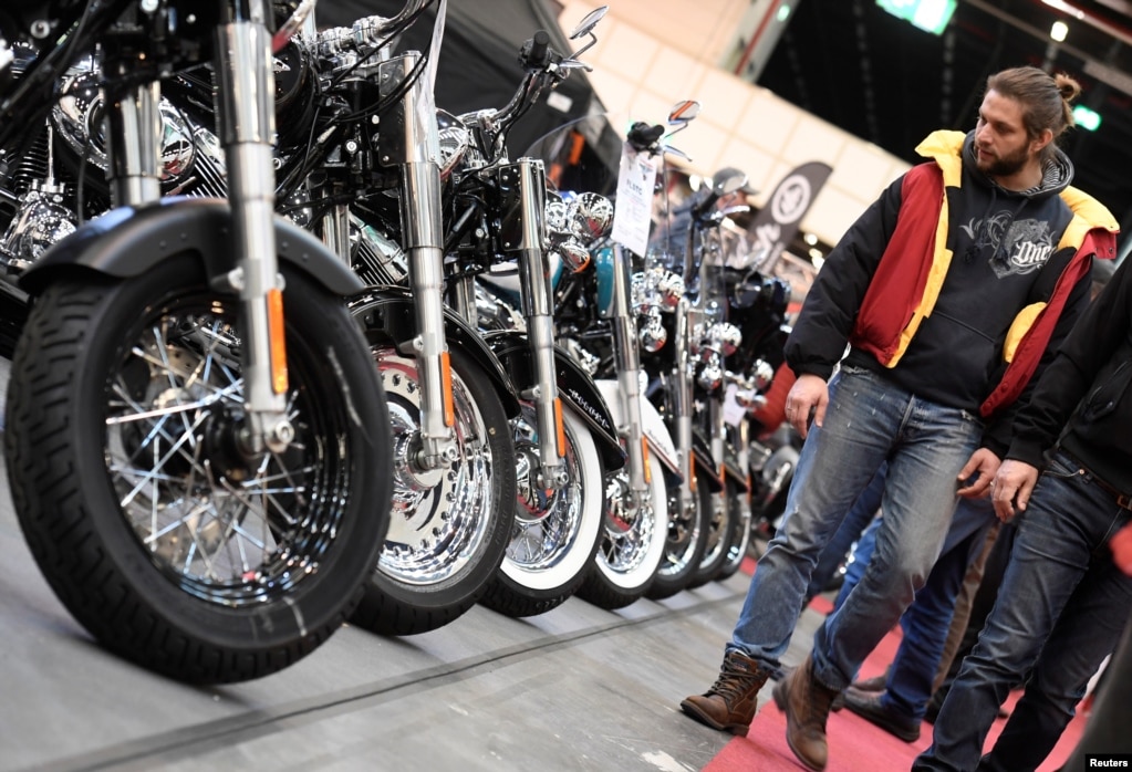 ម៉ូតូ​ម៉ាក&nbsp;Harley-Davidson ត្រូវ​បានដាក់​តម្រៀប​នៅ​ក្នុង​កម្មវិធី​តាំង​បង្ហាញ​មួយ​នៅ​ទីក្រុង​&nbsp;Hamburg ប្រទេស​អាល្លឺម៉ង់។