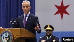 El alcalde Rahm Emanuel dijo que Chicago no “será chantajeada para que cambiemos nuestros valores, somos y continuaremos siendo una ciudad acogedora”.