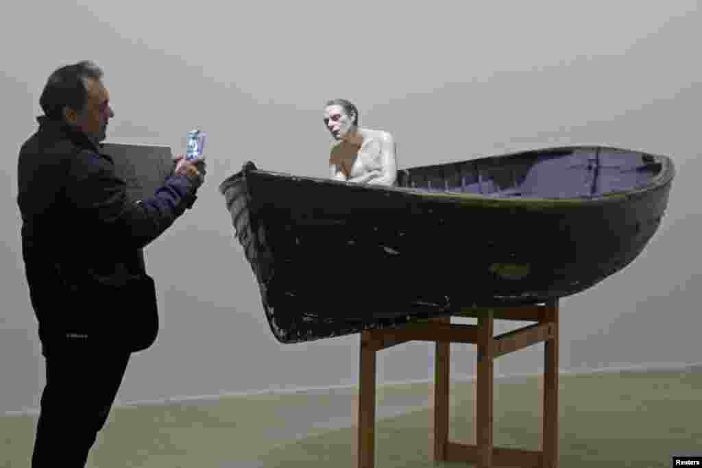 بے جان مجسموں پر حقیقت کا گمان