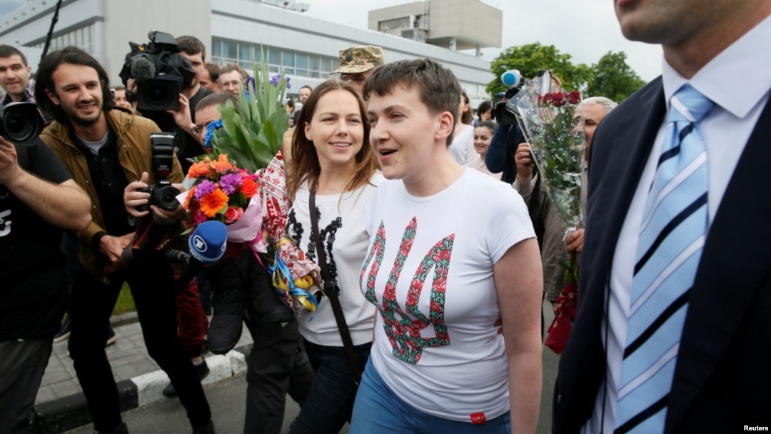 Pilot Nadiya Savchenko tiba di Kyiv, Ukraina hari Rabu (25/5), setelah hampir dua tahun ditahan di sebuah penjara di Rusia.