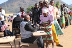 Voters queueing in Thyolo district in fresh presidential elections. (Lameck Masina/VOA)