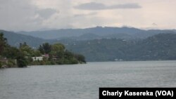 Le lac Kivu en RDC, 24 avril 2016. VOA/Charly Kasereka