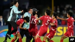 22일 북한이 U-20 여성 월드컵 결승에서 우승 후 자축하고 있다.