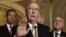 Pemimpin minoritas Senat AS, Mitch McConnell (tengah), menegaskan bahwa Partai Republik akan menggunakan pagu utang dalam mengurangi defisit AS (foto: dok). 