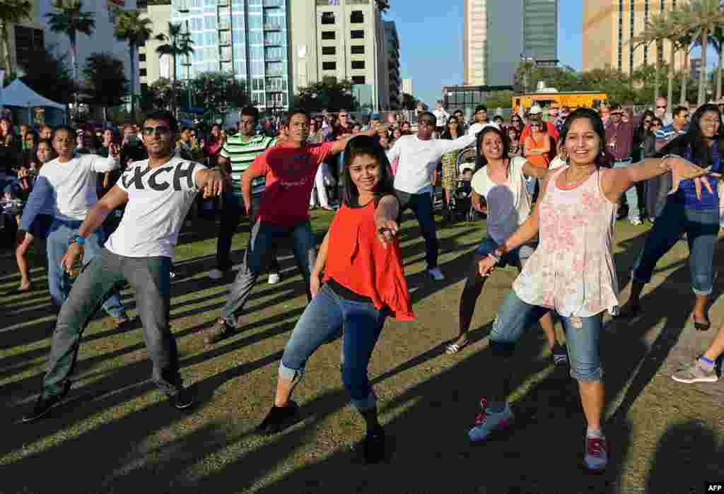 Crowd participants dance at the IIFA Stomp event, the opening act for the 15th International Indian Film Academy (IIFA) Awards at Curtis Hixon Park in Tampa, Florida, April 23, 2014.