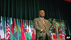 African Development Bank President Donald Kaberuka gives a speech at the annual meeting of the bank in Lisbon, Portugal, June 2011. 