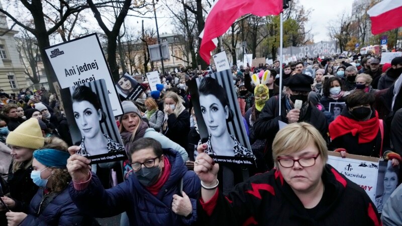 Poland, With Near-total Abortion Ban, to Record Pregnancies 