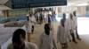 肯尼亚首都内罗毕肯雅塔国立医院的一些医生。（2017年1月19日）