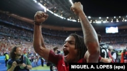 Renato Sanches, joueur portugais, célèbre la victoire du Portugal en finale de l'Euro. UEFA EURO 2016