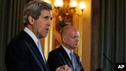 U.S. Secretary of State John Kerry (L) hold a joint news conference with Britain's Foreign Secretary William Hague following their meeting in London, Feb. 25, 2013.