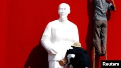 Tượng Hồ Chí Minh được chuẩn bị cho một buổi lễ kỷ niệm ở thành phố Buôn Ma Thuột. (Ảnh tư liệu).