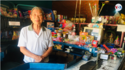 Alfonso Fung, comerciante y parte de la comunidad china en Maracaibo, sigue sus días sin los sobresaltos que genera el coronavius en otros sitios del mundo (Foto: Gustavo Ocando).