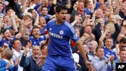 Diego Costa na Chelsea yana murnar kwallon da ya jefa a ragar 'yan Leicester City a karawar Firimiya da suka yi a Stamford Bridge a watan Agusta.