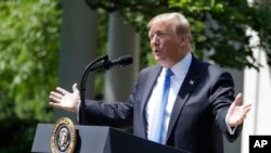 El presidente Donald Trump durante un evento por el Día Nacional de Oración en el Jardín de las Rosas de la Casa Blanca, el jueves 2 de mayo de 2019.