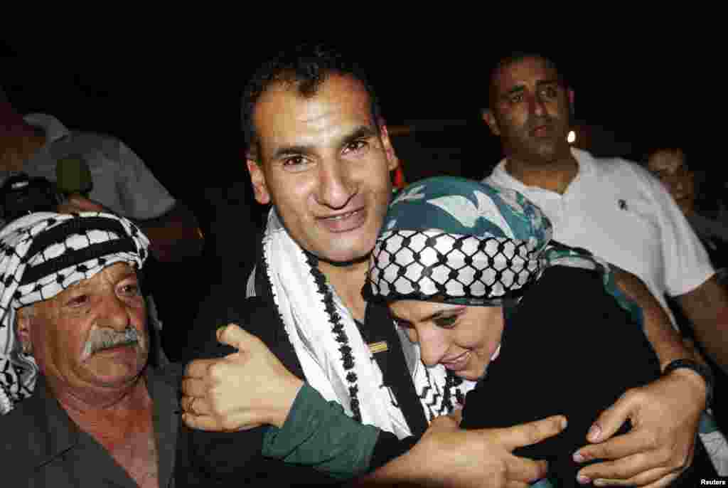 اسرائیل نے فلسطین کے ساتھ امن مذکرات کے دوسرے دور سے قبل اس کے 26 قیدیوں کو رہا کیا۔