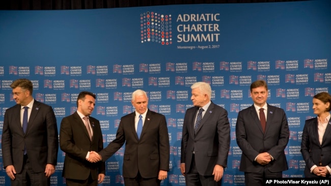 Potpredsjednik SAD Majk Pens sa liderima regiona