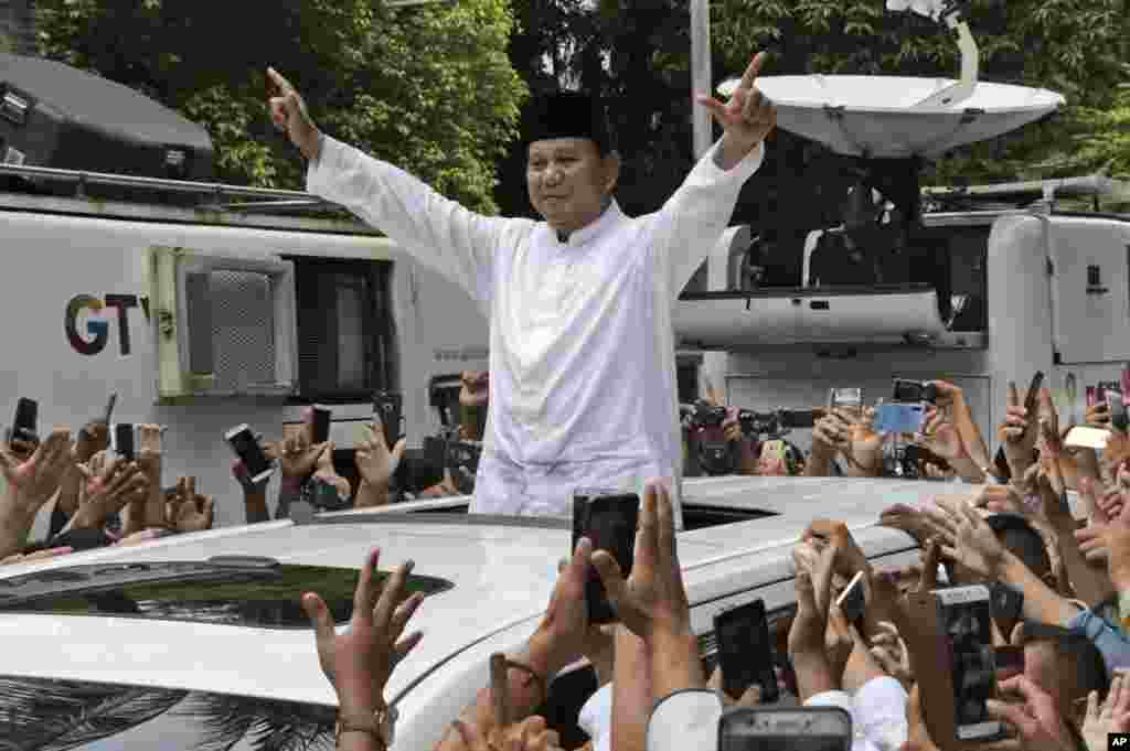 شمارش آرا در اندونزی مشخص کرد که پرابوو سوبیناتو، ژنرال سابق توانسته با ۶۲ درصد آرا بر رئیس جمهوری فعلی این کشور پیروز شود.&nbsp;