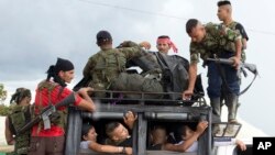 Rebels of the Revolutionary Armed Forces of Colombia, FARC, arrive in Yari Plains, southern Colombia, Sept. 25, 2016. 