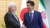 Perdana Menteri Jepang Shinzo Abe (kanan) saat menerima Menlu Iran Javad Zarif di Tokyo bulan lalu (foto: dok). 