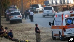 Les premiers pompiers sur place après l'explosion d'un oléoduc, le 31 octobre 2016, à Helena, Alabama. 