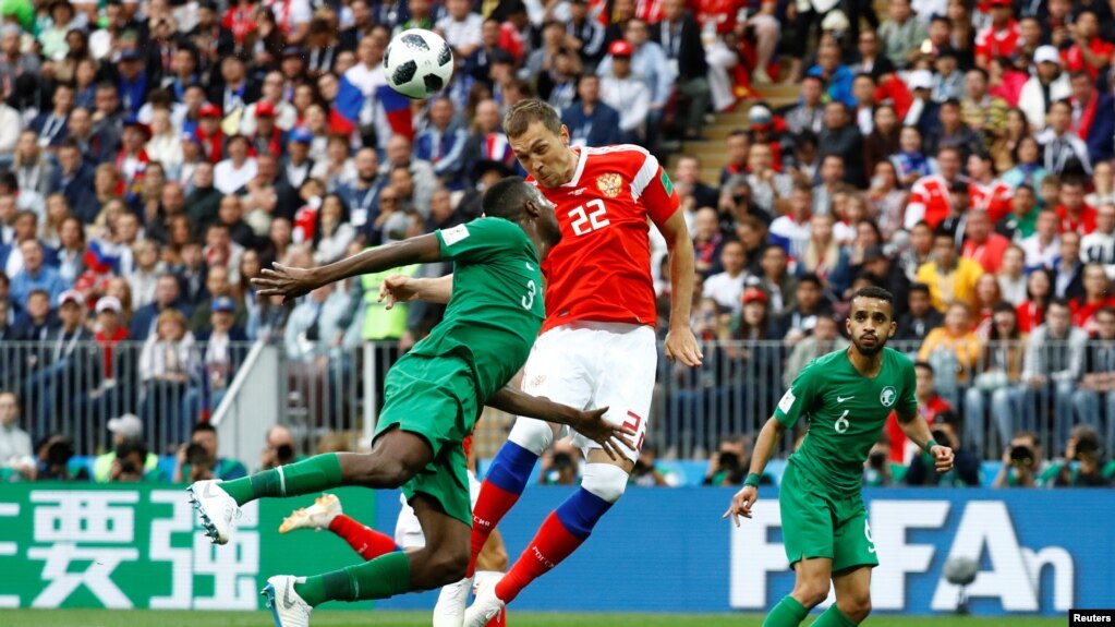 Cầu thủ Artem Dzyuba ghi bàn thắng, giúp Nga tiếp tục dẫn trước Ảrập Xêút với tỷ số 3-0.