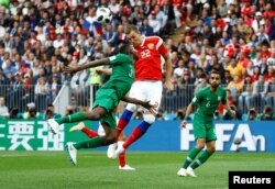 Russia's Artem Dzyuba scores their third goal