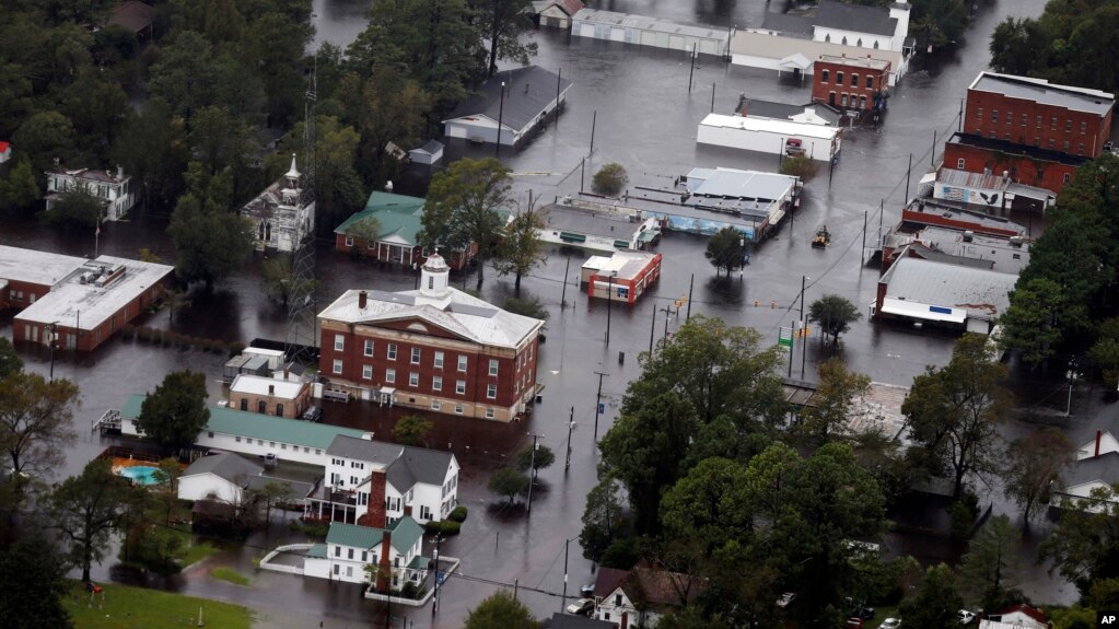 Las aguas de la lluvia causada por el huracÃ¡n Florence han inundadola ciudad de Trenton, Carolina del Norte el domingo, 16 de septiembe de 2018.