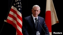 Bộ trưởng Quốc phòng Hoa Kỳ Jim Mattis phát biểu tại một cuộc họp báo ở Tokyo, Nhật Bản, 4/2/2017.