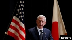 James Mattis na conferência de imprensa no Japão