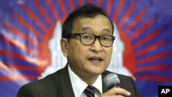 Lãnh tụ đối lập lưu vong Sam Rainsy.