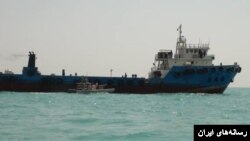 Angkatan Laut Garda Revolusi Iran menahan kapal tanker minyak asing dan tujuh awaknya di Teluk Persia hari Rabu (31/7) lalu. 