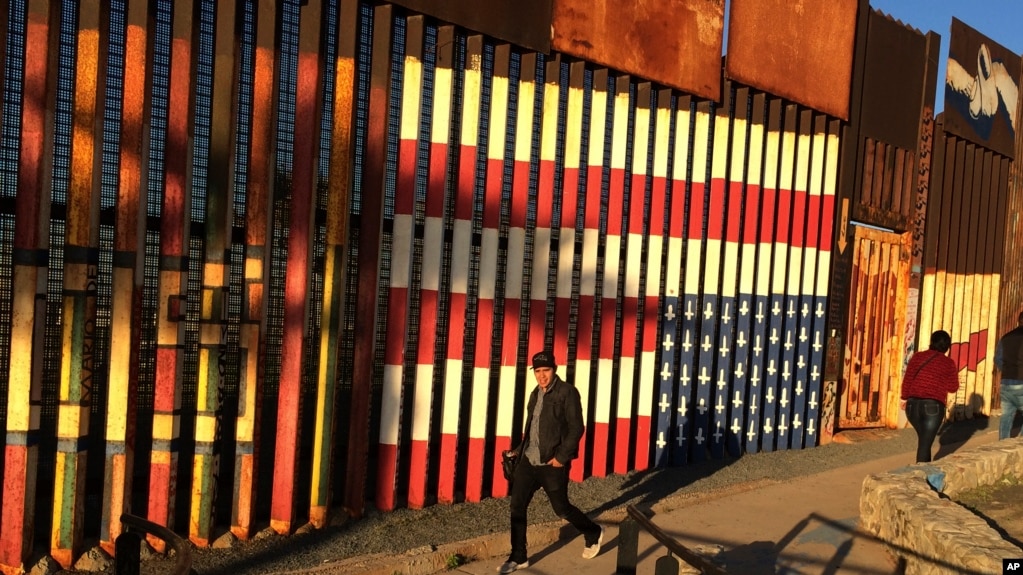 Biên giới giữa Mỹ và Mexico ở Tijuana, bang California