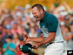 Sergio Garcia reacts after making his birdie putt on the 18th green to win the Masters, April 9, 2017.