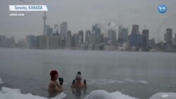 Güne Buz Gibi Göle Girerek Başlıyorlar