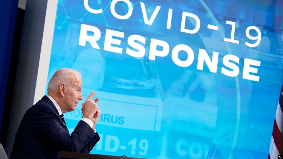 Presiden AS Joe Biden menjelaskan upaya pemerintah dalam memerangi lonjakan varian omicron, Kamis (13/1). 