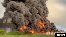 Пожар на нефтехранилище в окрестностях Севастополя.