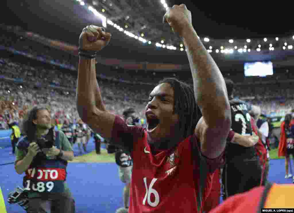 Renato Sanches, jogador português, celebra a vitória de Portugal na final do Euro. UEFA EURO 2016