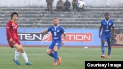 북한 축구 국가대표로 발탁돼 활약했던 김성용 선수(왼쪽)가 인도 벵가루루 FC에서 공격수로 활약하고있다. 사진 출처: 벵가루루 FC (Bengaluru FC) 공식 웹사이트.