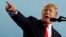 El presidente Donald Trump habló sobre reforma impositiva durante un evento en el aeropuerto internacional de Harrisburg, Pensilvania, el miércoles, 11 de octubre de 2017.