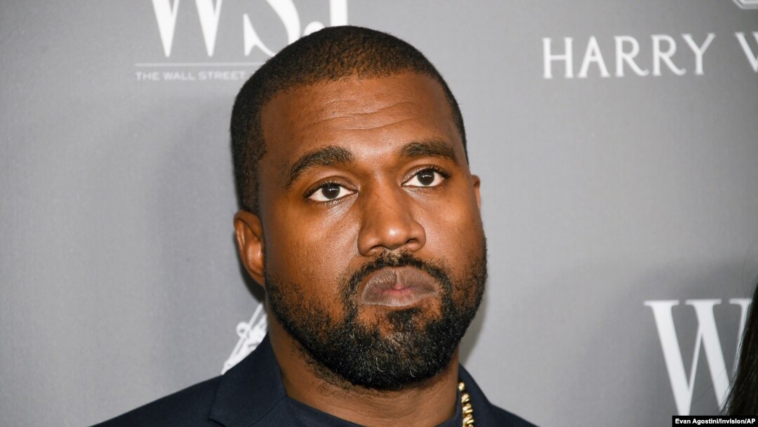 Kanye West menghadiri Innovator Awards yang digelar oleh Majalah WSJ di Museum of Modern Art di New York, 6 November 2019.