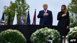 Presiden AS Donald Trump dan Ibu Negara Melania Trump menghadiri peringatan Serangan 11 September di Shanksville, Pennsylvania, 11 September 2020. (Foto: Brendan Smialowski / AFP)