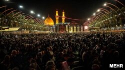 Warga Syiah Irak melakukan perayaan Ashura di Karbala, kota suci kaum Syiah (foto: dok). Warga Syiah Irak sering menjadi sasaran serangan teror bom bunuh diri oleh kelompok radikal Sunni.