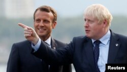 Presiden Perancis Emmanuel Macron (kiri) dan PM Inggris Boris Johnson (foto: dok).